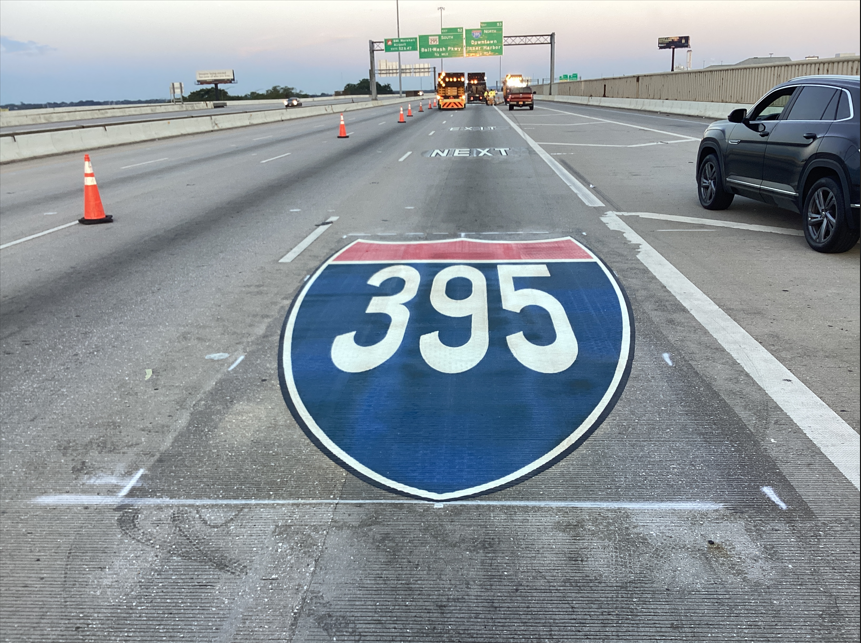 Photo of new pavement markings on I-95